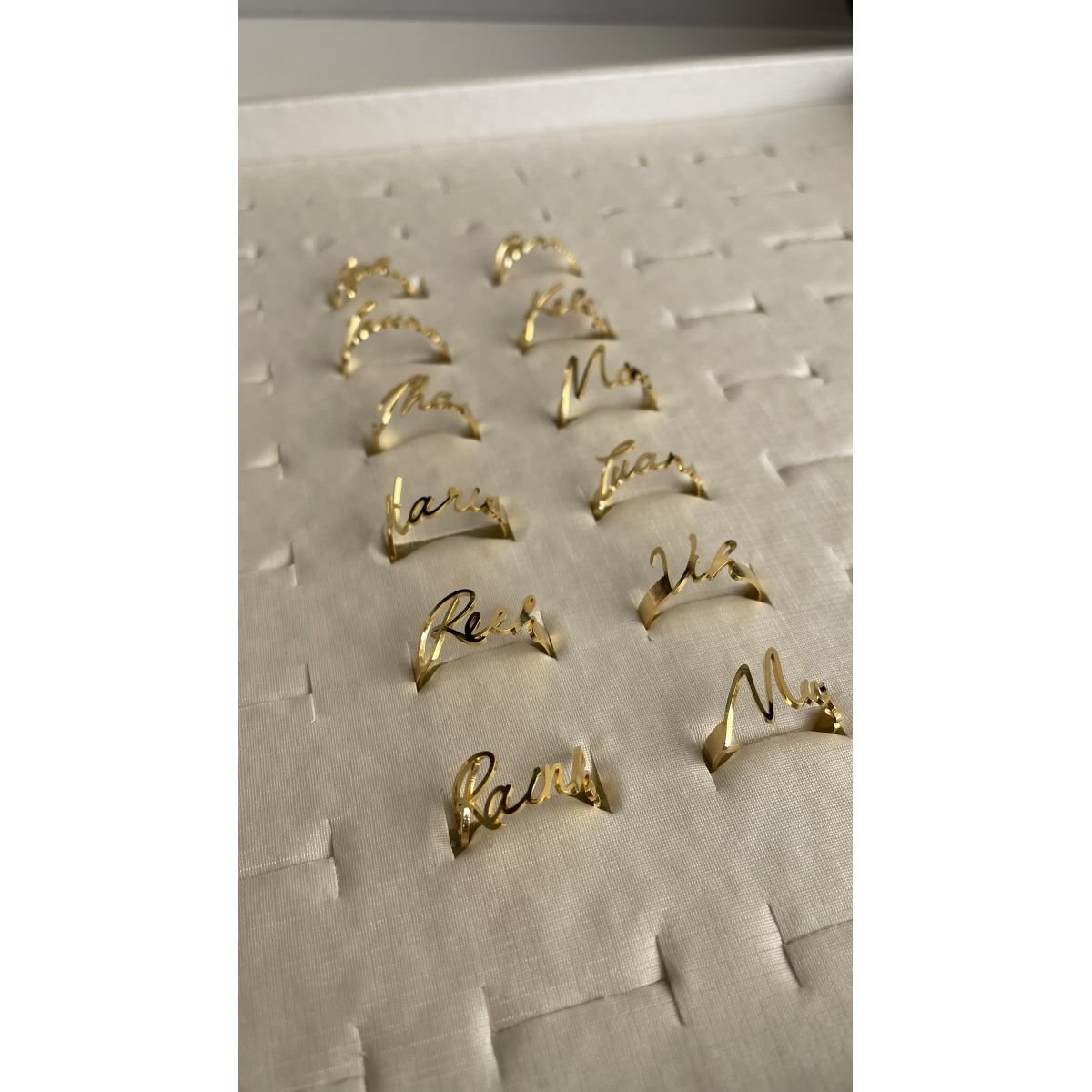 Anel de nome folheado a ouro 18k com até 7 letras (40 dias para a produção, leia a descrição)