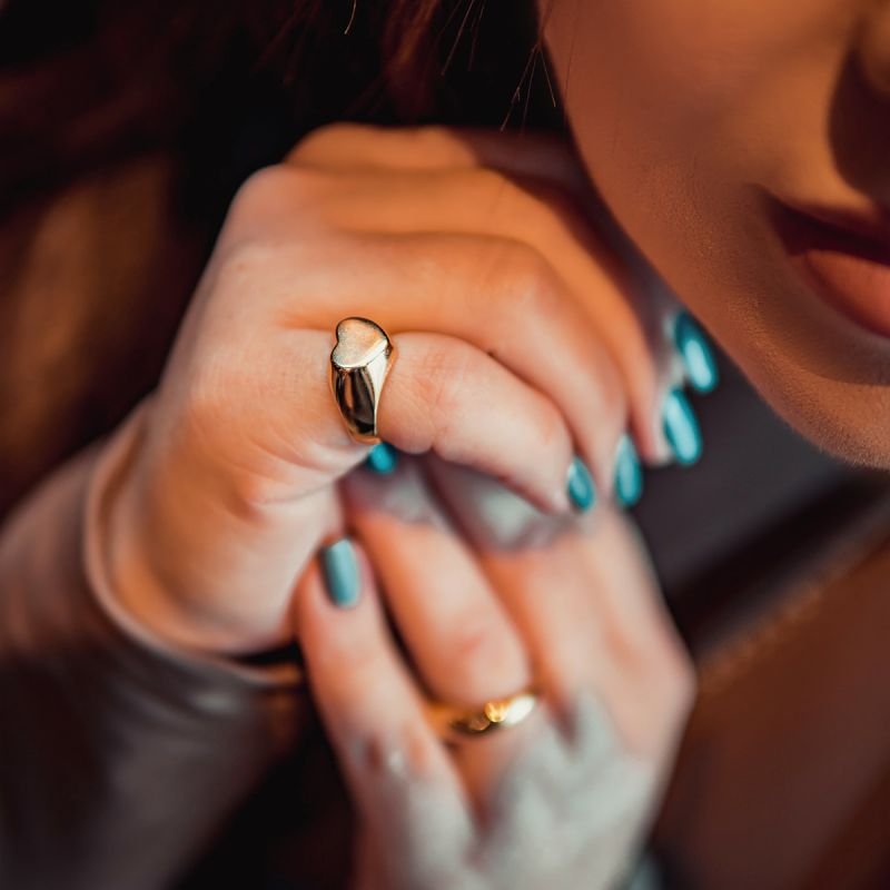 Anel de mingo de coração folheado a ouro 18k