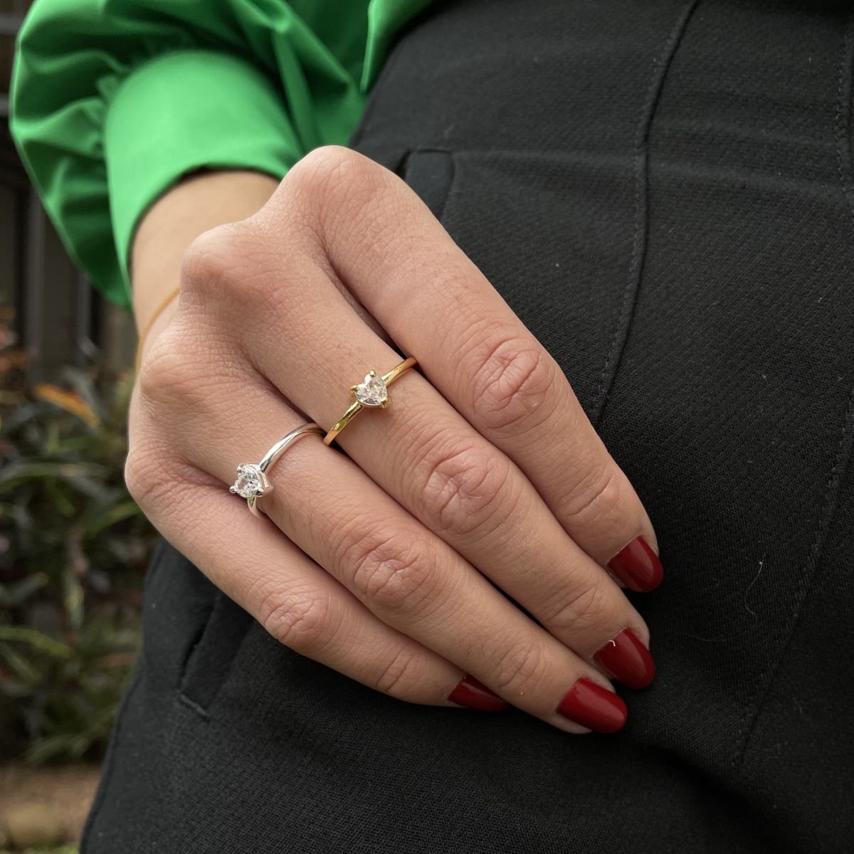 Anel de coração em zircônia branca folheado a ouro 18k
