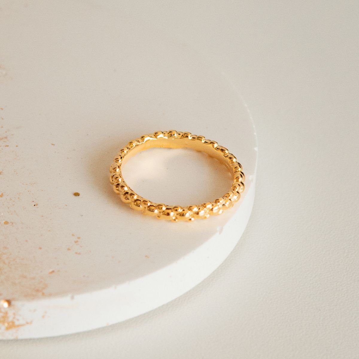 Anel de esferas folheado a ouro 18k