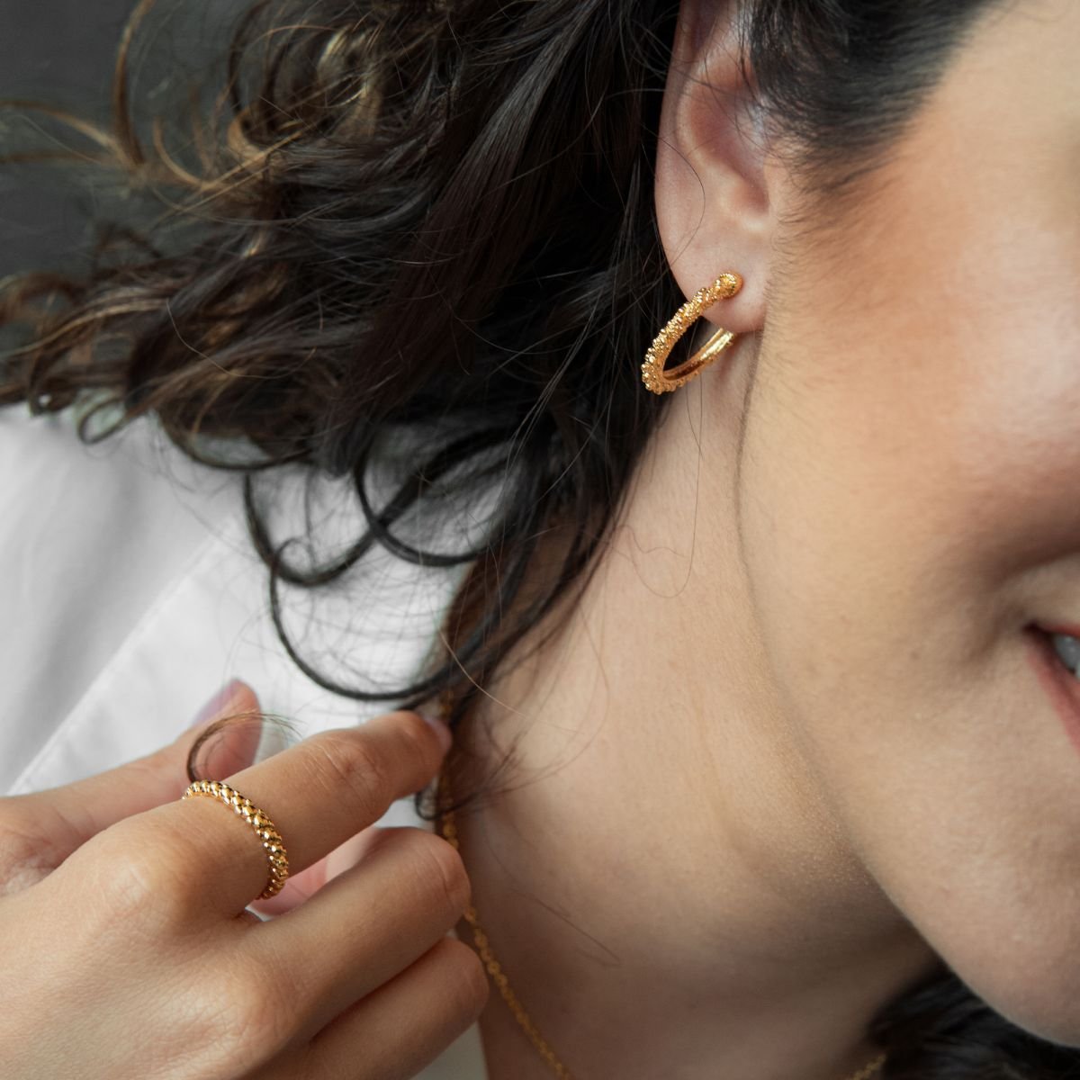 Anel de esferas folheado a ouro 18k
