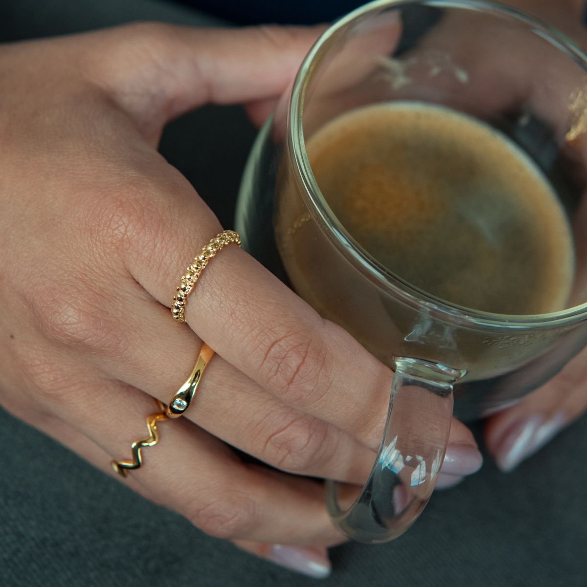 Anel de esferas folheado a ouro 18k