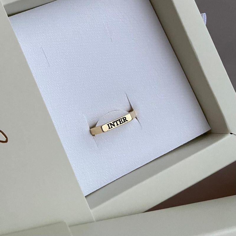 Anel de nome personalizado a laser folheado a ouro 18k - 2 dias úteis para envio
