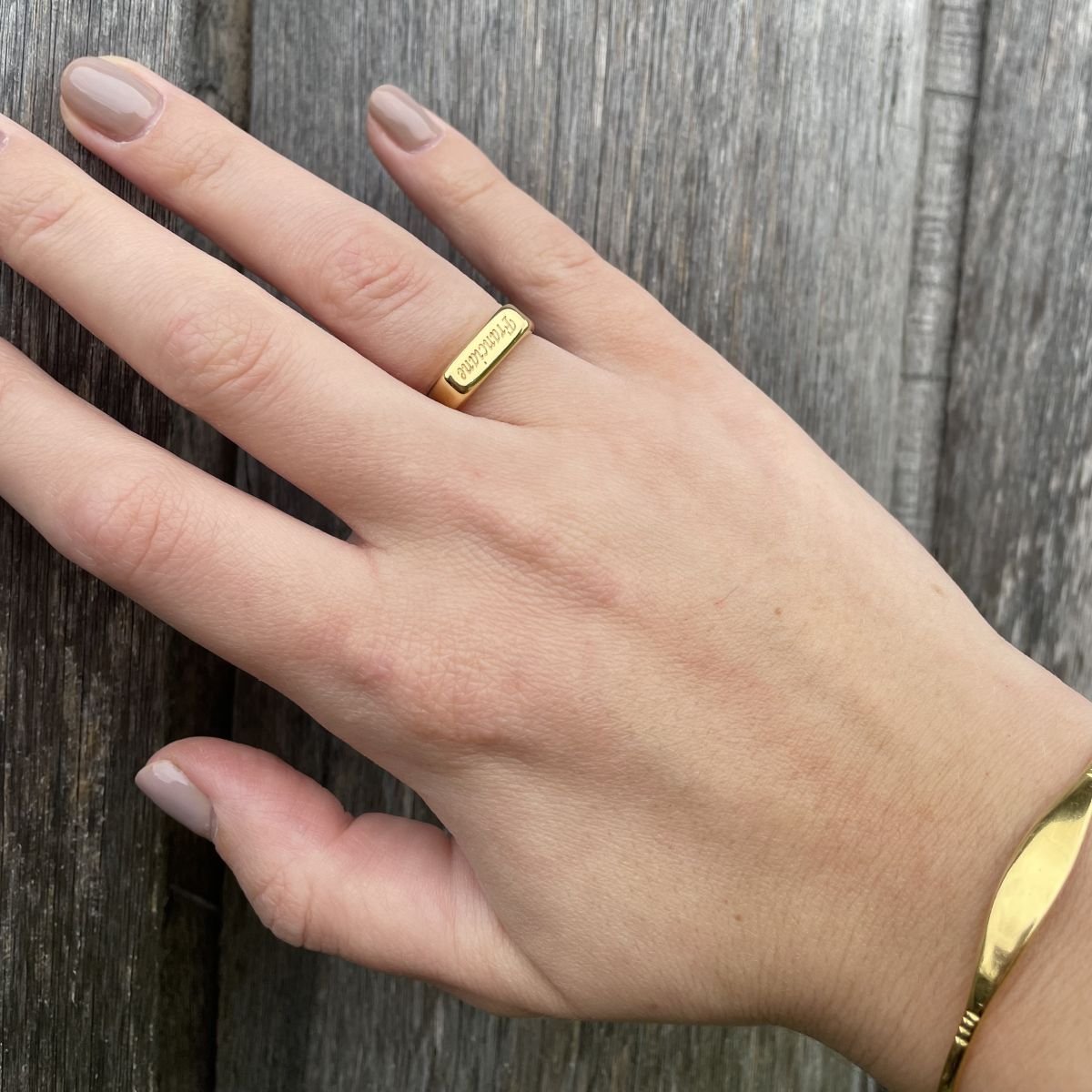 Anel de nome personalizado folheado a ouro 18k
