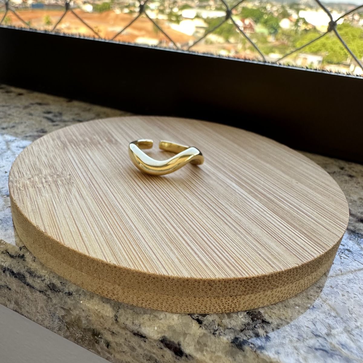Anel torcido regulável folheado a ouro 18k