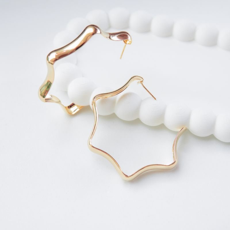 Argola Millenium folheada a ouro 18k