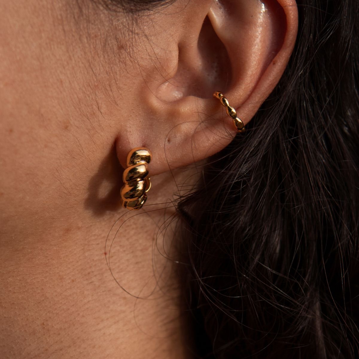 Argola de gomos folheada a ouro 18k