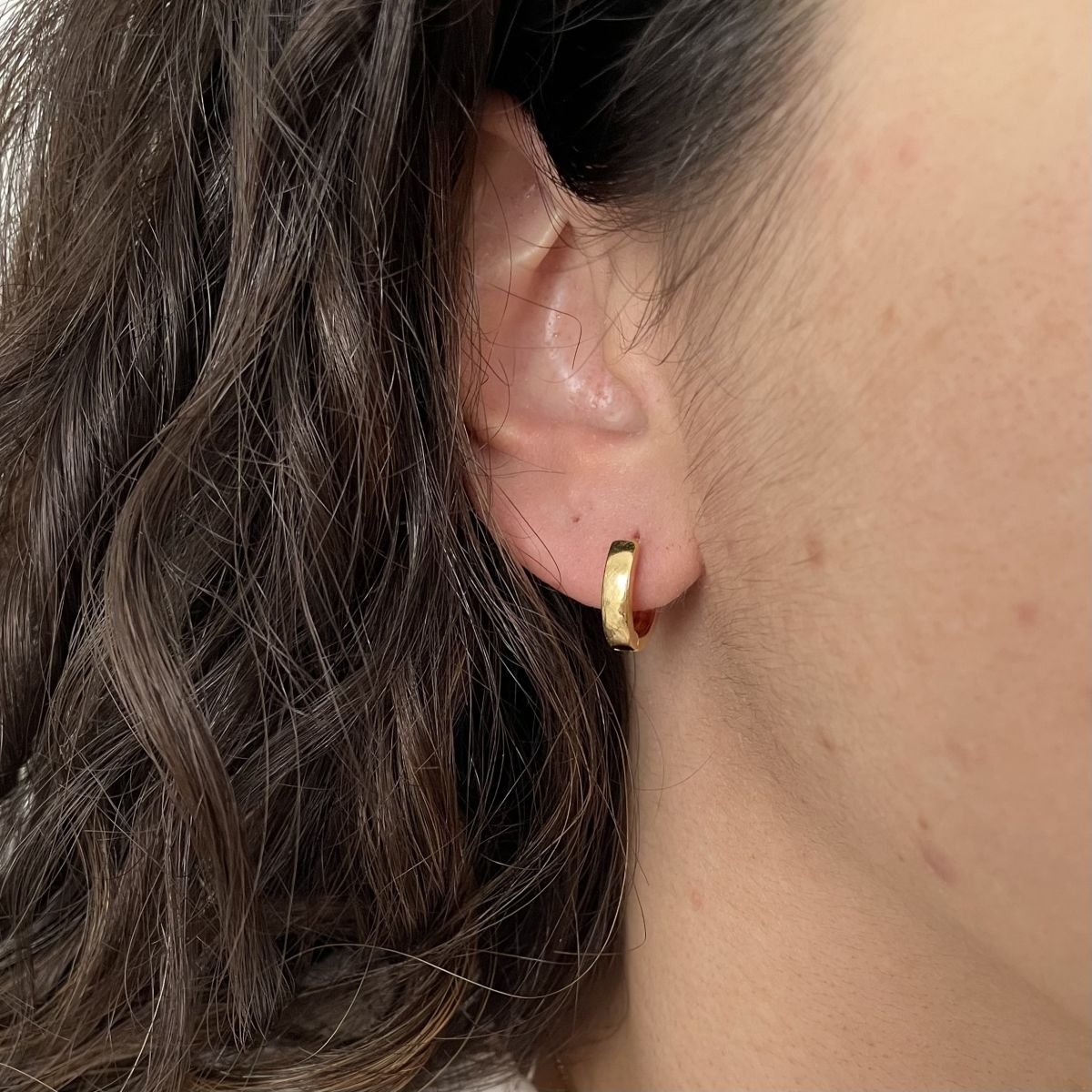 Argola lisa folheada a ouro 18k