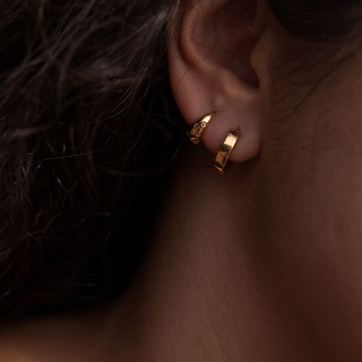 Argola lisa folheada a ouro 18k