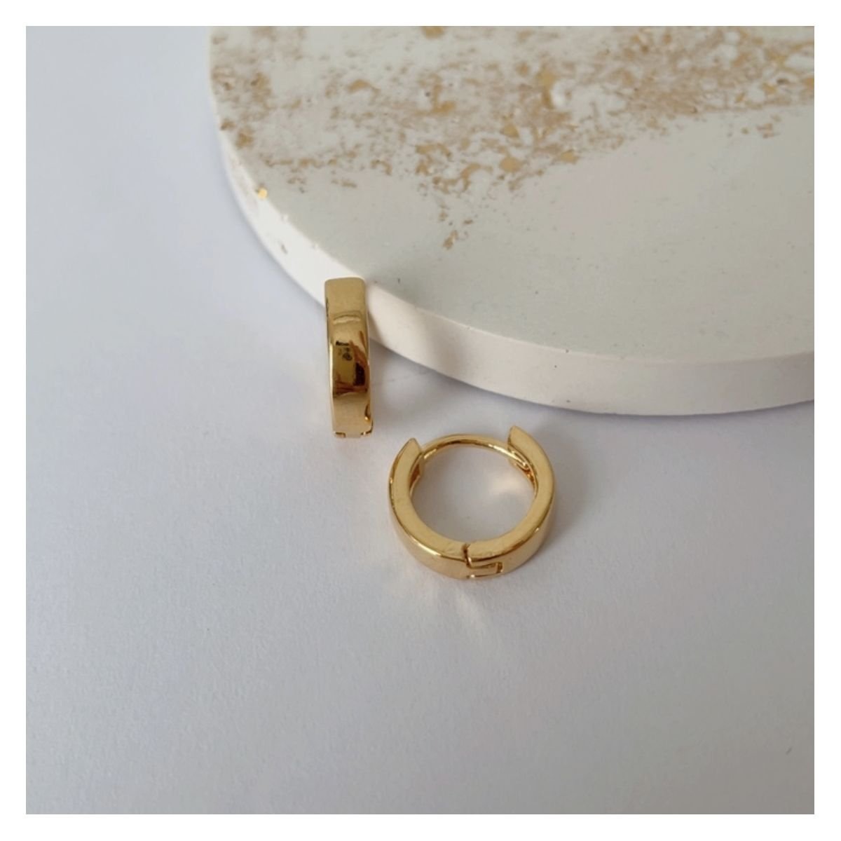 Argola lisa folheada a ouro 18k