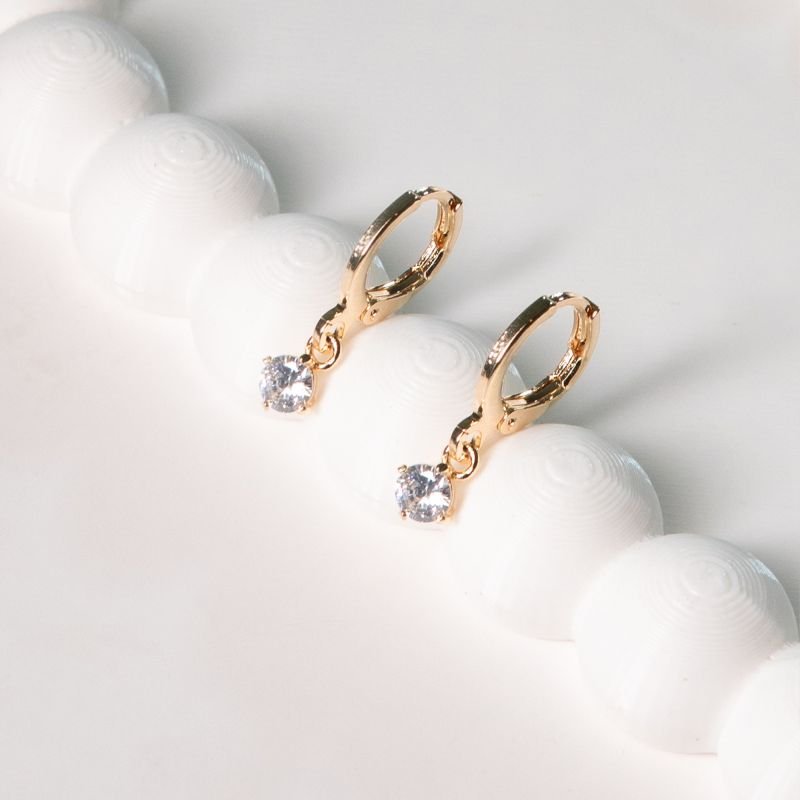 Argola ponto de luz minimalista folheado a ouro 18k