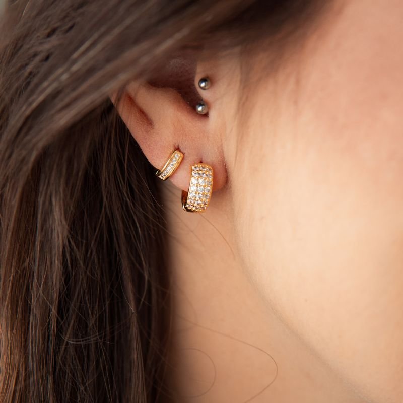 Argolinha cravejada em zircônia folheado a ouro 18k