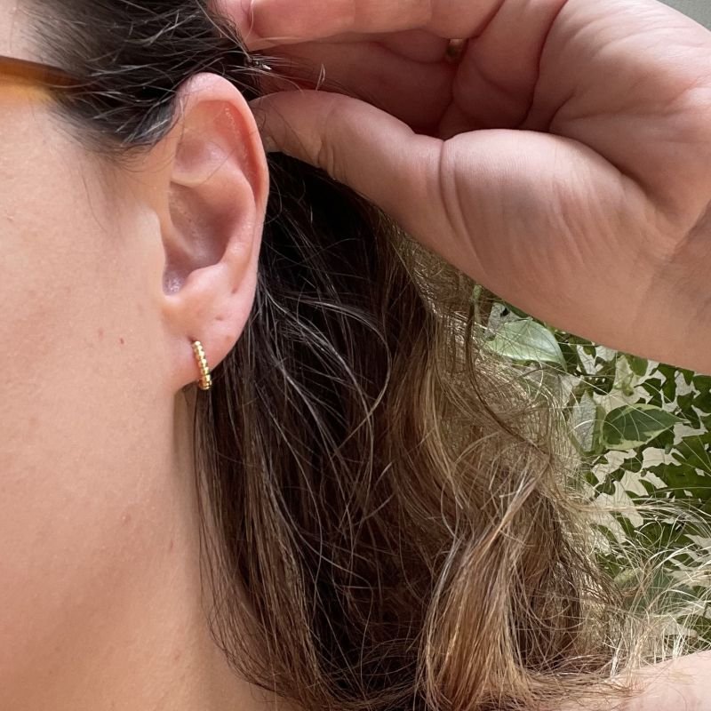 Argolinha de esferas folheado a ouro 18k