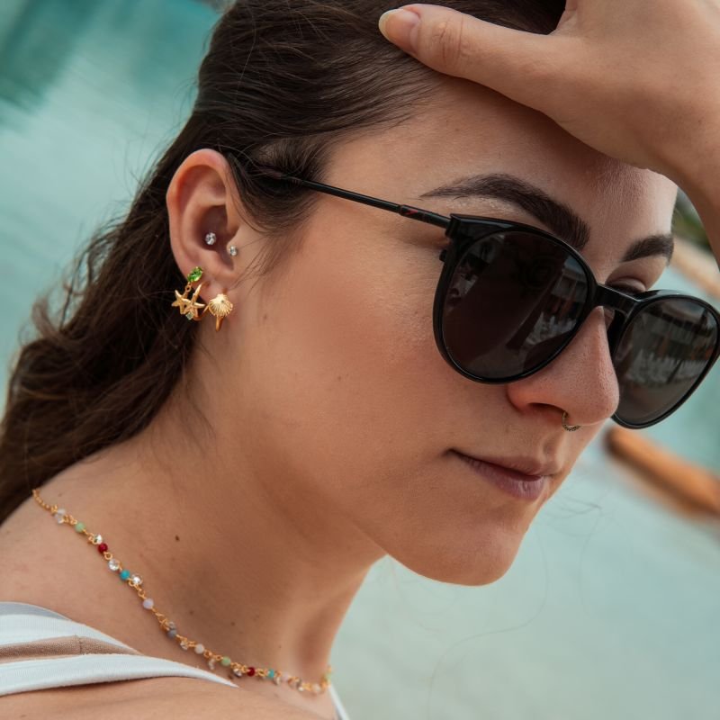 Argolinha de estrela do mar com zircônia azul folheada a ouro 18k