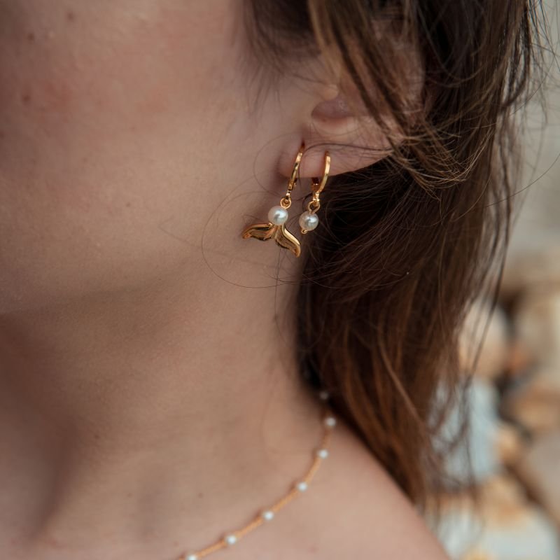 Argolinha de pérola folheada a ouro 18k