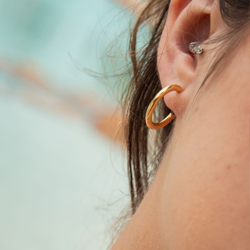 Argolinha lisa folheada a ouro 18k