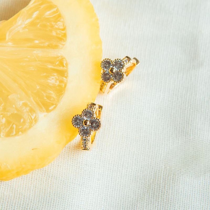 Argolinha trevo folheada a ouro 18k