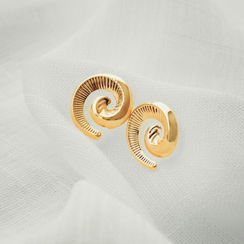 Brinco caracol folheado a ouro 18k