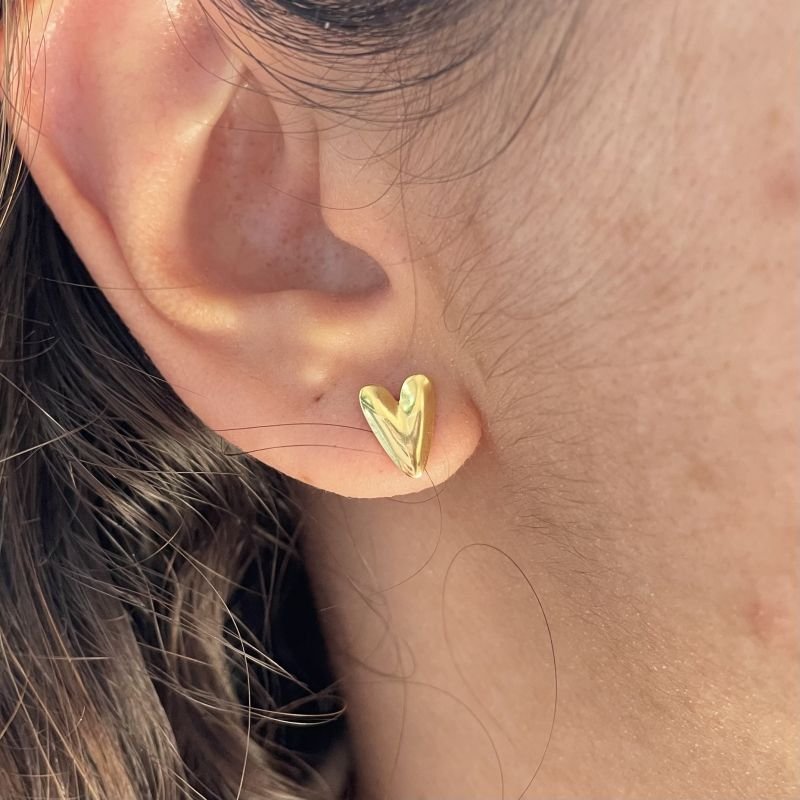 Brinco coração slim folheado a ouro 18k