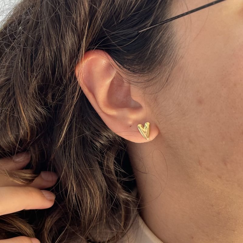 Brinco coração slim folheado a ouro 18k