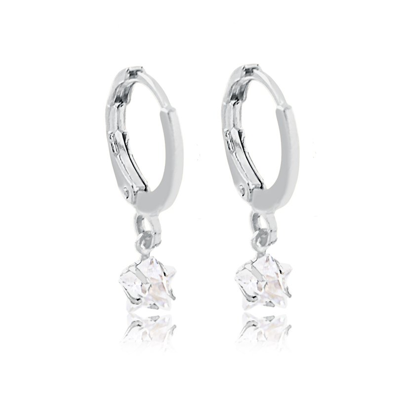 Brinco de argola fechada com estrela em zircônia, folheado a prata