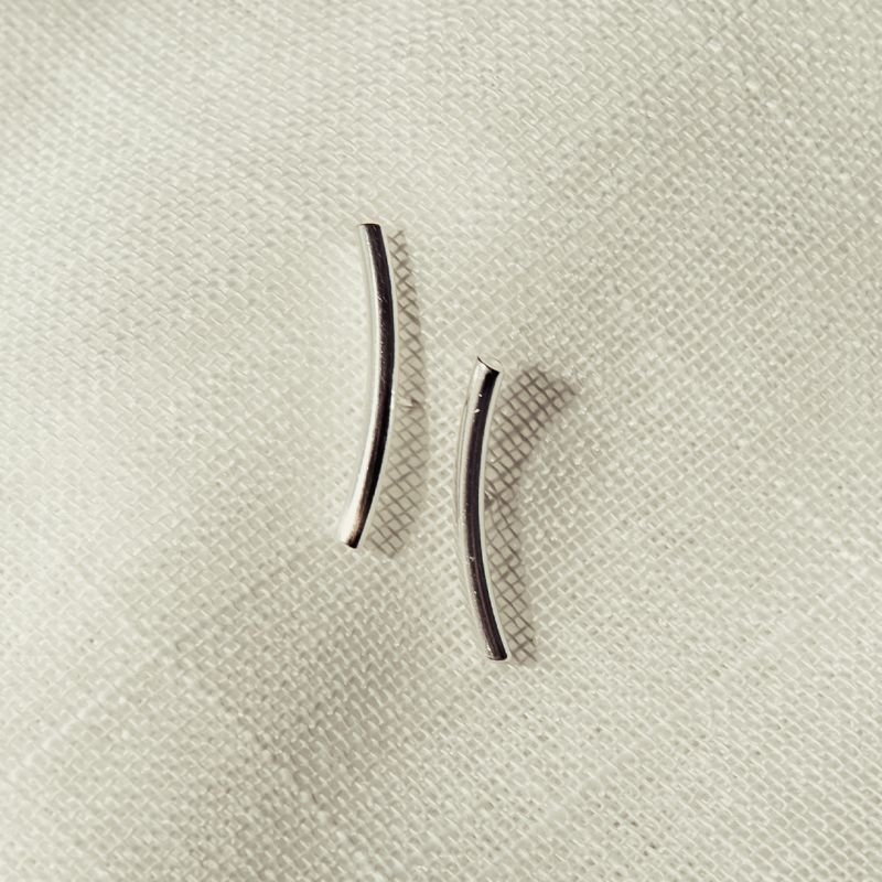 Ear cuff de tubinho minimalista folheado a prata