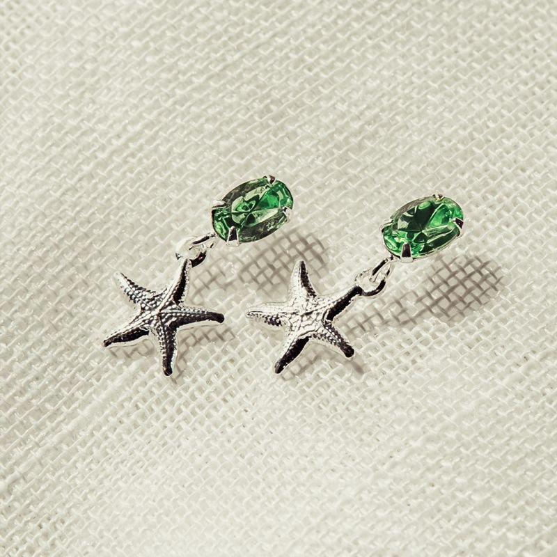 Brinco de estrela do mar com zircônia verde folheado a prata