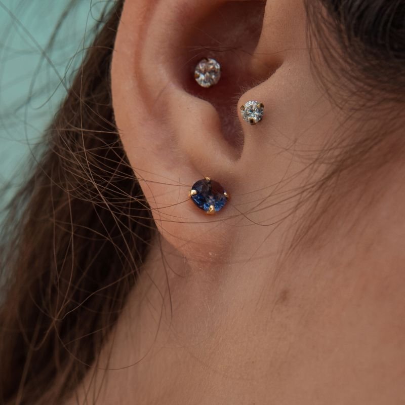 Brinco de zircônia lavanda folheado a ouro 18k