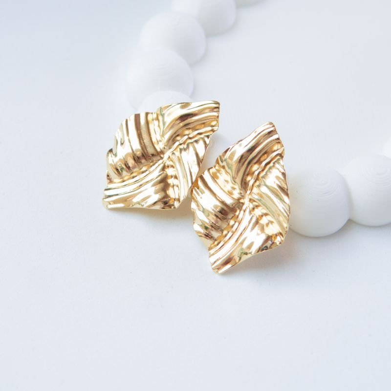 Brinco BOSS folheado a ouro 18k