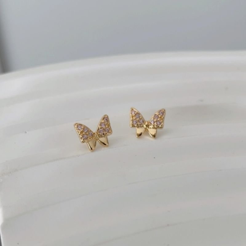 Brinco infantil de borboleta folheado a ouro 18k
