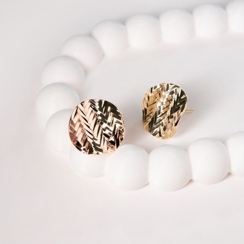 Brinco Chevron folheado a ouro 18k