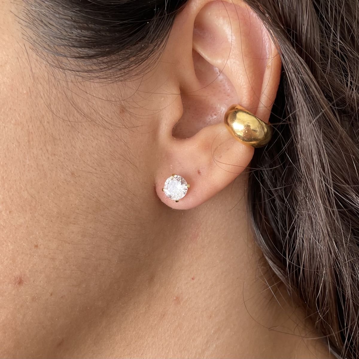 Brinco ponto de luz de zircônia folheado a ouro 18k