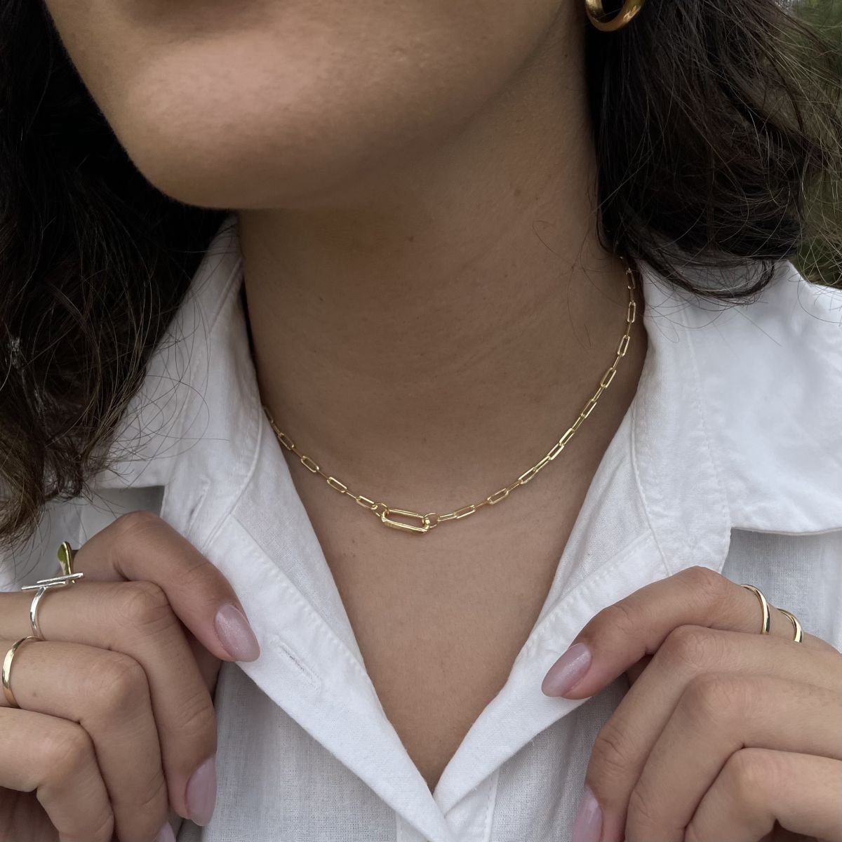 Choker de elos retangulares com detalhe de elo maior centralizado folheado a ouro 18k