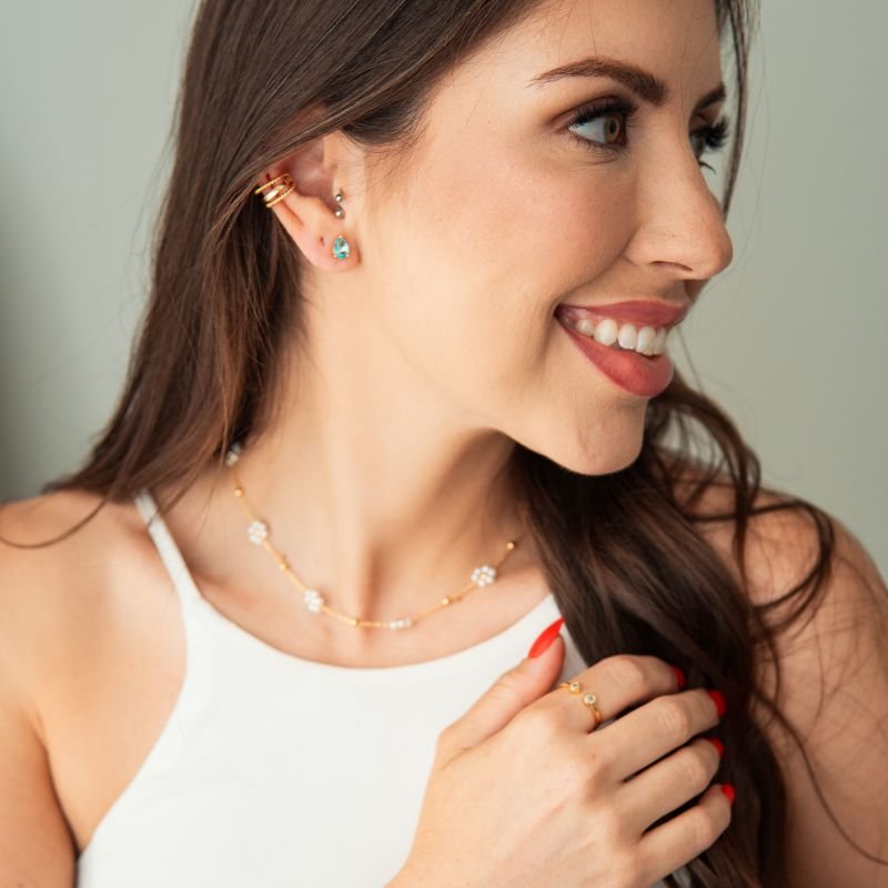 Choker de flores em pérolas folheada a ouro 18k