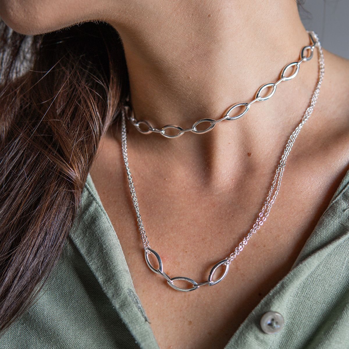 Choker de losangos folheada a prata