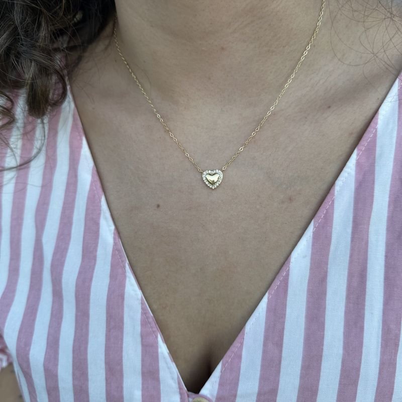 Colar Coração com Contorno Cravejado em zircônias brancas folheado a ouro 18k