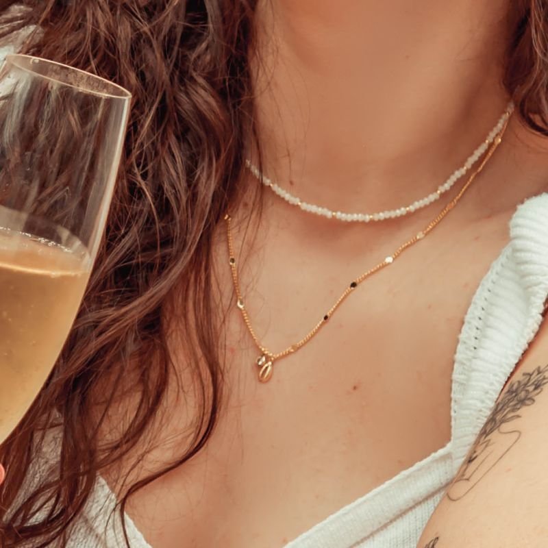 Colar de búzio e ponto de luz folheado a ouro 18k