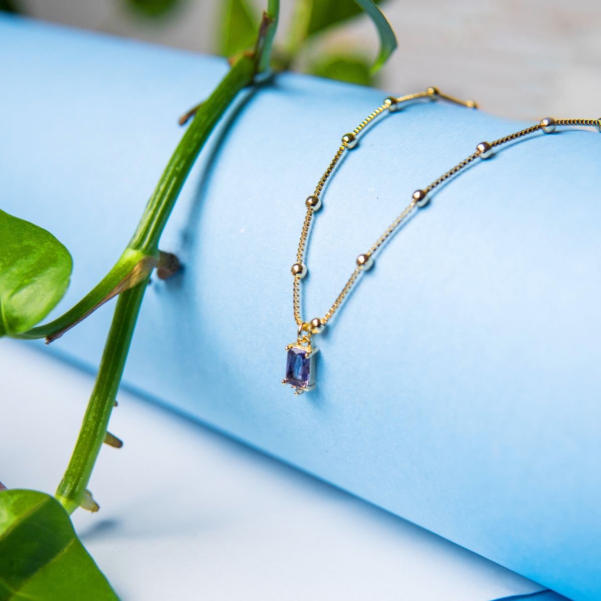 Colar de esferas e zircônia lavanda folheado a ouro 18k (Luma Trevisan)