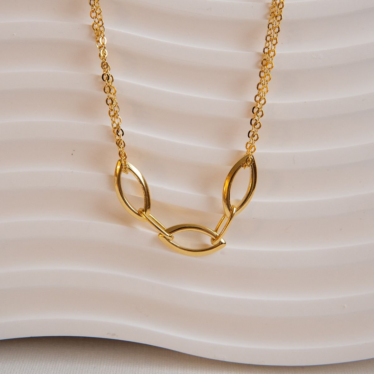 Colar de losangos com corrente dupla folheada a ouro 18k