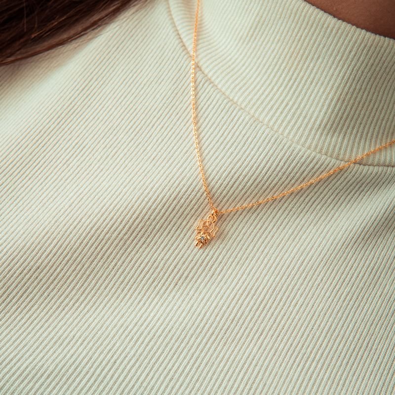 Colar de menina com ponto de luz folheado a ouro 18k