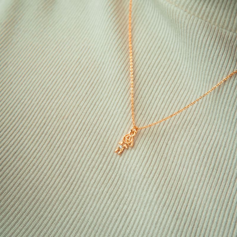Colar de menino com ponto de luz folheado a ouro 18k