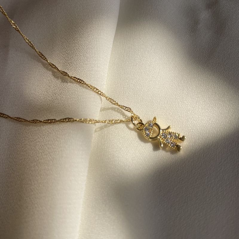 Colar de menino cravejado com zircônias folheado a ouro 18k
