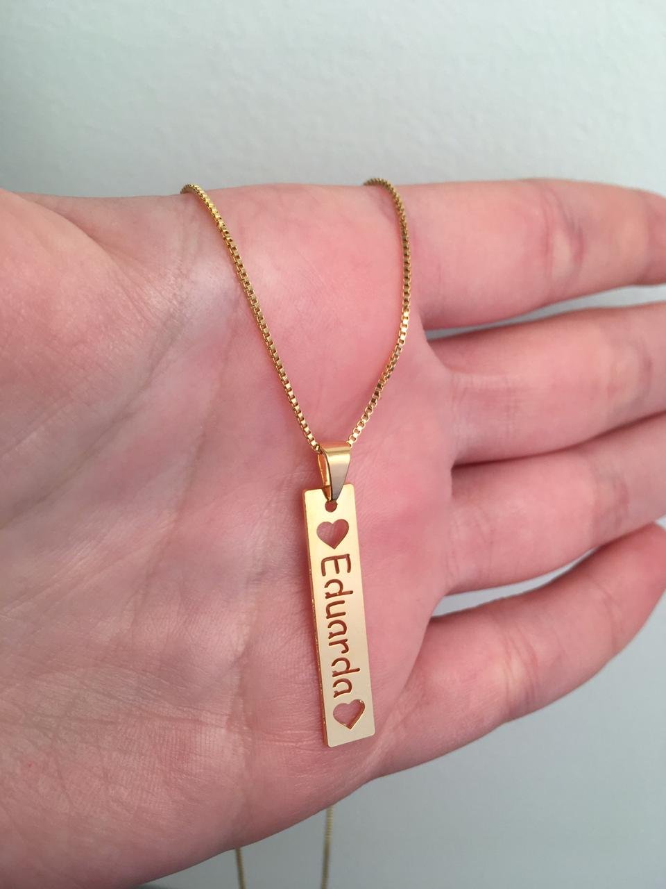 Colar de nome vazado com corações, folheado a ouro 18k (item personalizado, leia a descrição)