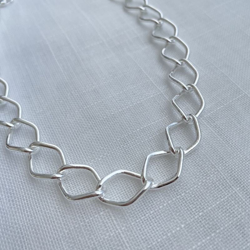 Colar Elos Groumet com Fios Longos folheado a prata