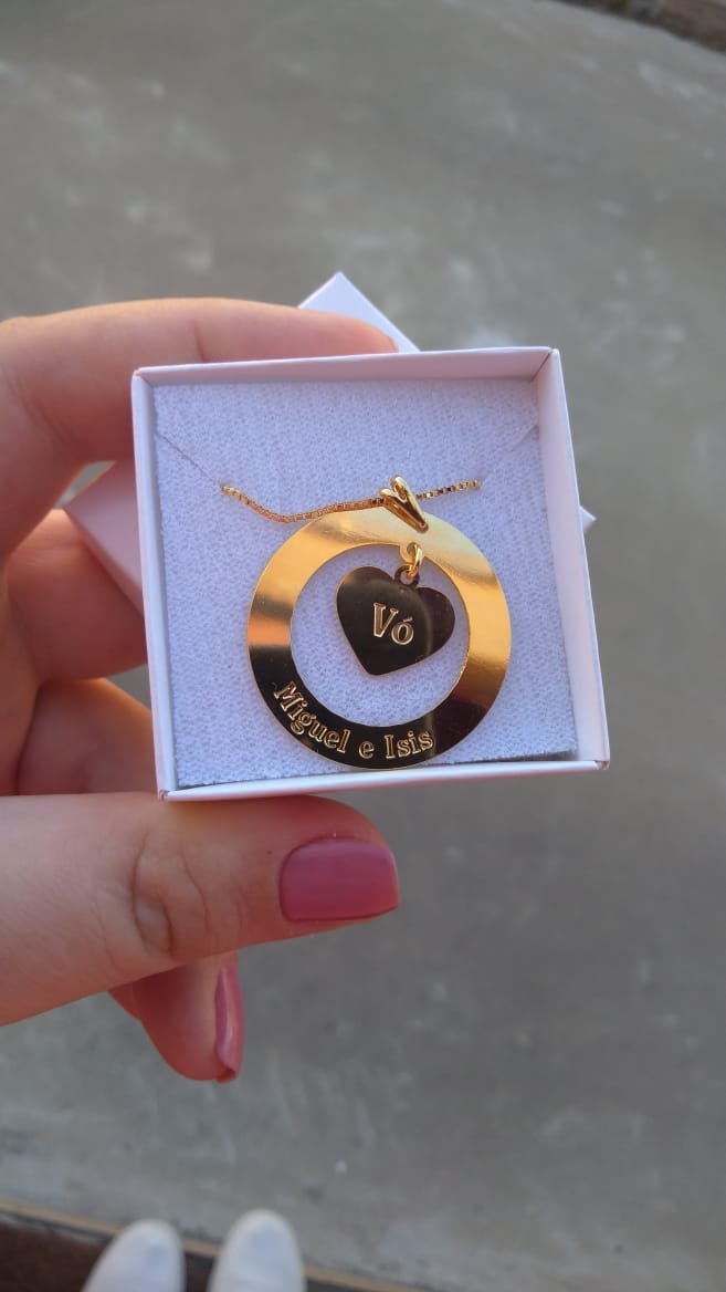 Colar escrito vovó com nome dos netos, folheado a ouro 18k (item personalizado, leia a descrição)