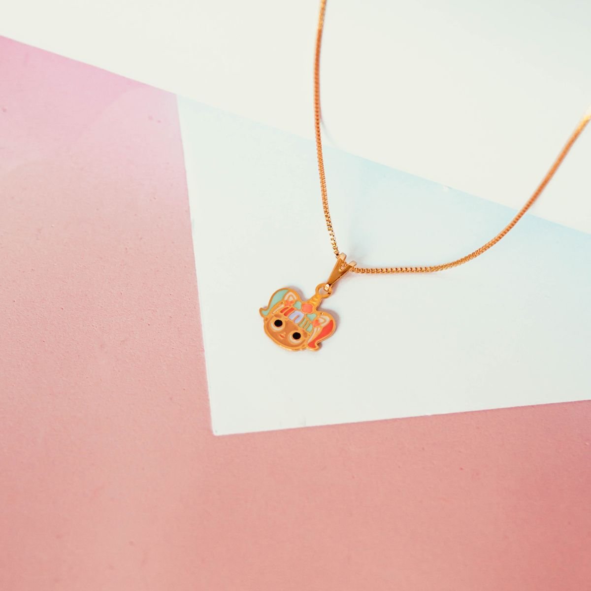 Colar infantil LOL folheado a ouro 18k
