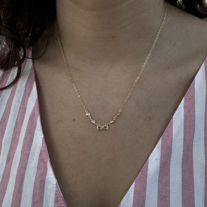 Colar Infinito com pontos de luz folheado a ouro 18k