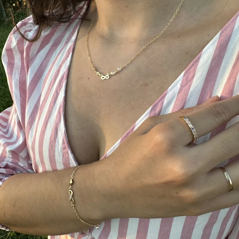 Colar Infinito com pontos de luz folheado a ouro 18k