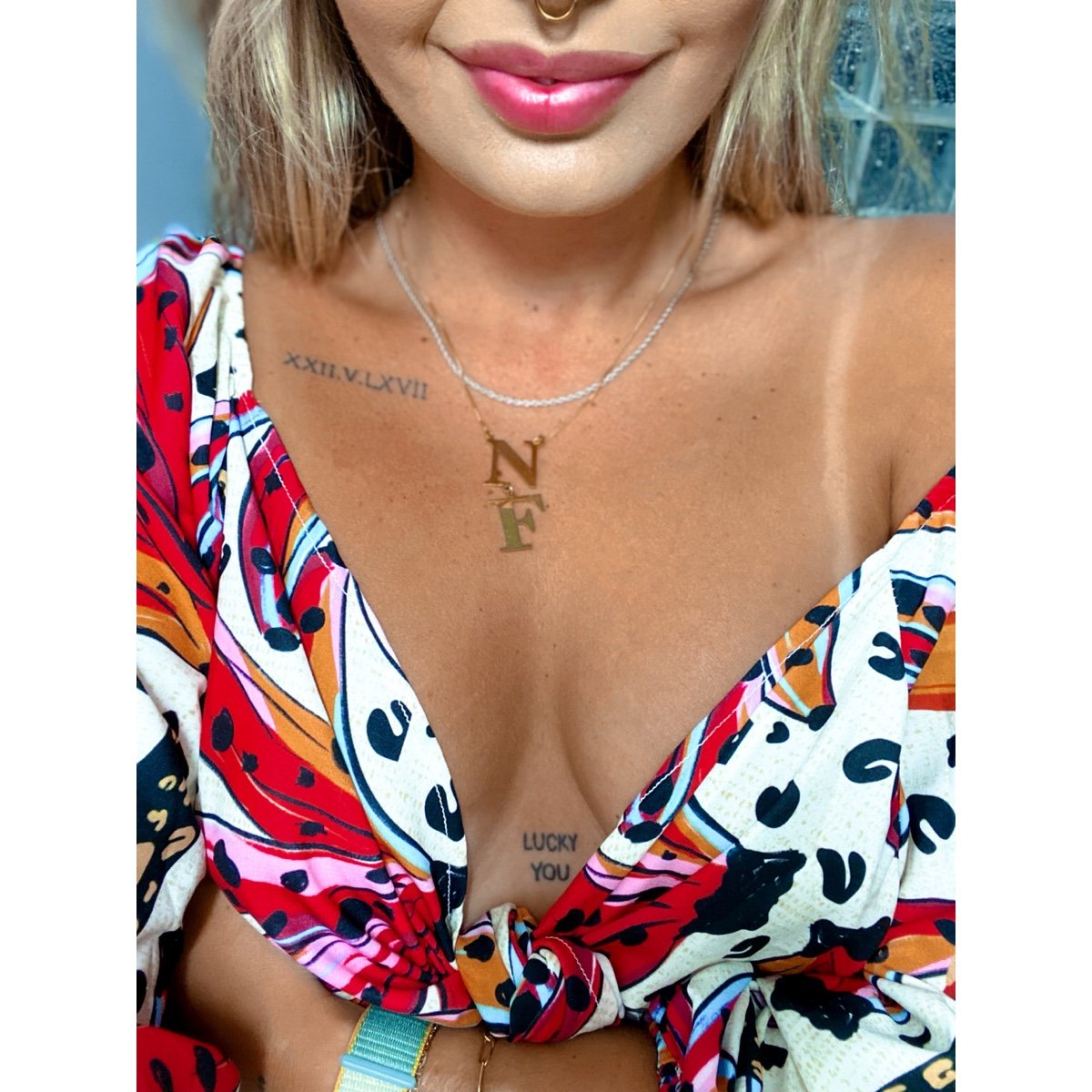 Colar Iniciais Vertical folheado a ouro 18k (item personalizado, leia a descrição)