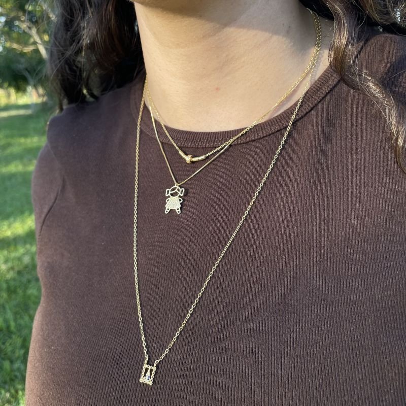 Colar Menina cravejado folheado a ouro 18k